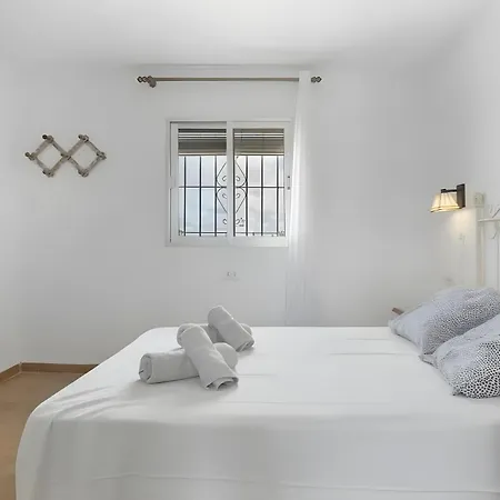 Con Piscina Compartida Cerca Del Centro Apartman *