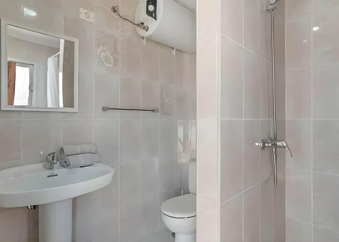 Con Piscina Compartida Cerca Del Centro Apartman